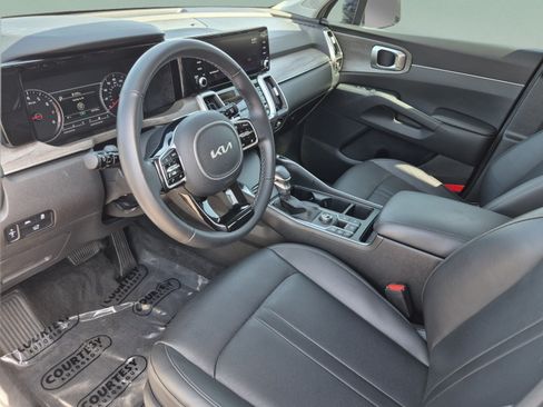 Used 2022 Kia Sorento EX w/ Panoramic Sunroof Package FWD image 19