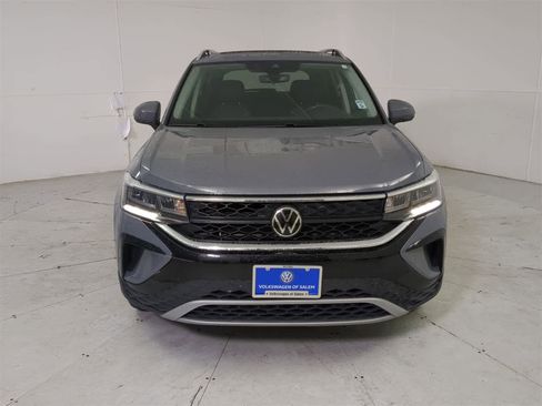 Used 2023 Volkswagen Taos SE w/ Panoramic Sunroof Package image 9