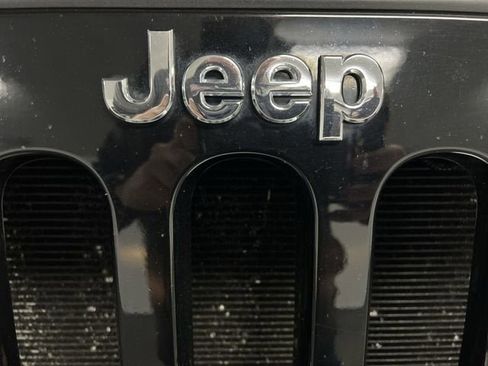 Used 2014 Jeep Wrangler Unlimited Sahara w/ Dual Top Group image 29