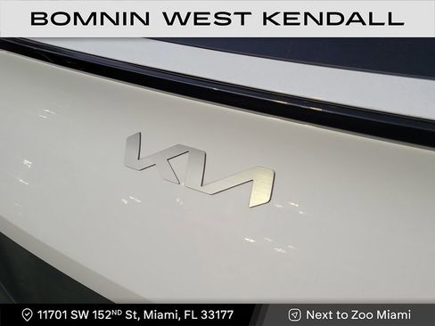 Used 2024 Kia Sportage EX image 5