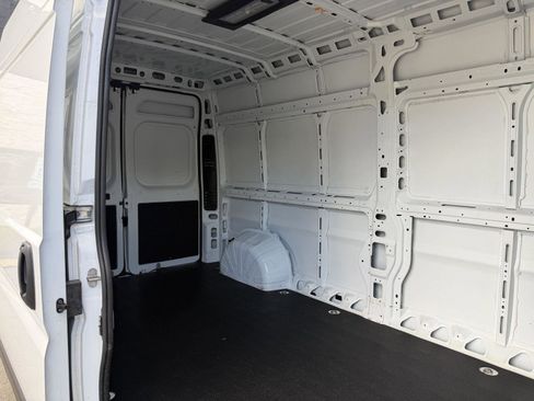 Used 2025 RAM ProMaster 2500 w/ Convenience Group FWD image 21