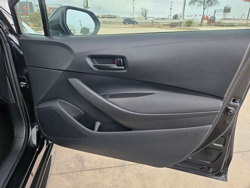 Used 2022 Toyota Corolla LE image 29