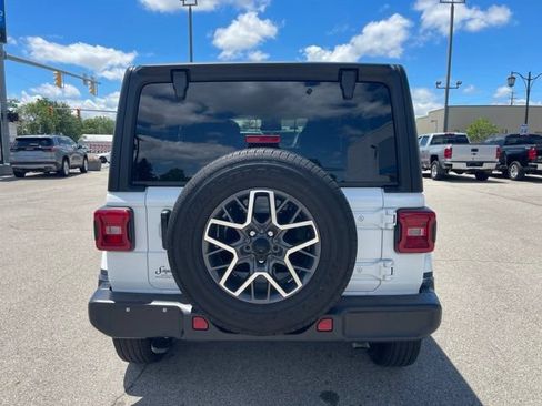 Used 2024 Jeep Wrangler Unlimited Sahara AWD/4WD image 12