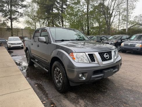 Used 2018 Nissan Frontier PRO-4X image 4