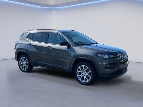 Used 2022 Jeep Compass Latitude w/ Sun and Sound Group image 7