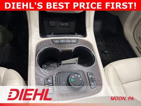 Used 2022 GMC Acadia Denali w/ Denali Ultimate Package AWD/4WD image 28