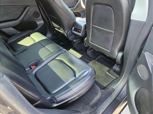 Used 2024 Tesla Model Y Long Range AWD/4WD image 18