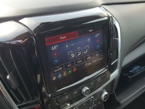 Used 2021 Chevrolet Traverse LT w/ LT Premium Package FWD image 16