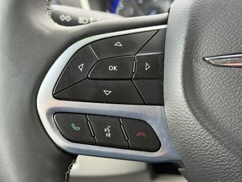 Used 2024 Chrysler Pacifica Touring-L FWD image 22