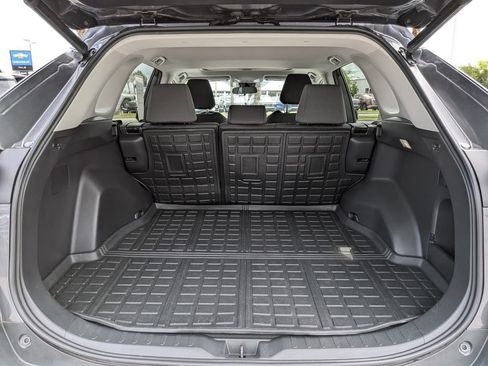 Used 2022 Toyota RAV4 XLE w/ Convenience Package FWD image 12
