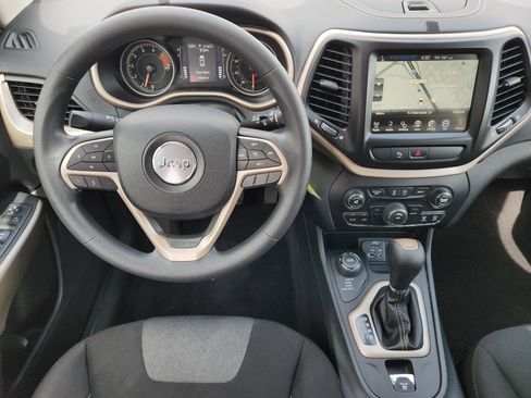 Used 2018 Jeep Cherokee Latitude AWD/4WD image 26
