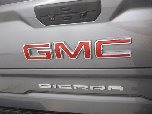 Certified 2022 GMC Sierra 1500 AT4 w/ AT4 Premium Package AWD/4WD image 11