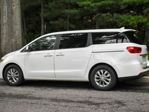 Used 2020 Kia Sedona LX FWD image 6