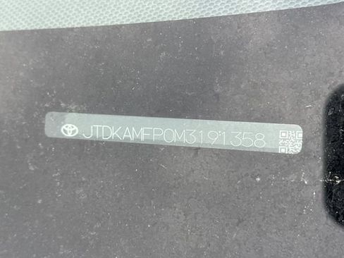 Used 2021 Toyota Prius Prime XLE FWD image 3