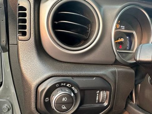 Used 2023 Jeep Gladiator Sport AWD/4WD image 25