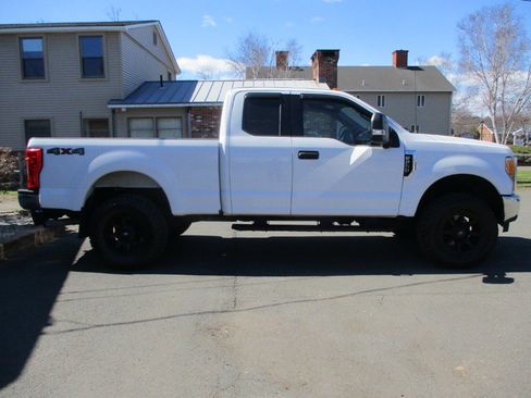 Used 2017 Ford F250 XLT w/ XLT Value Package image 5