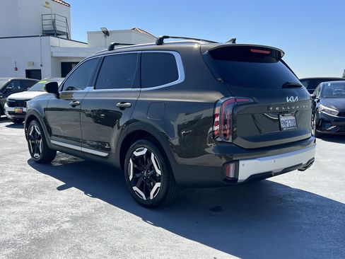 Certified 2024 Kia Telluride EX image 4