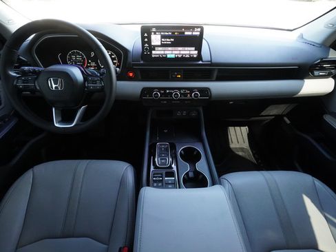 Used 2025 Honda Pilot Touring image 13