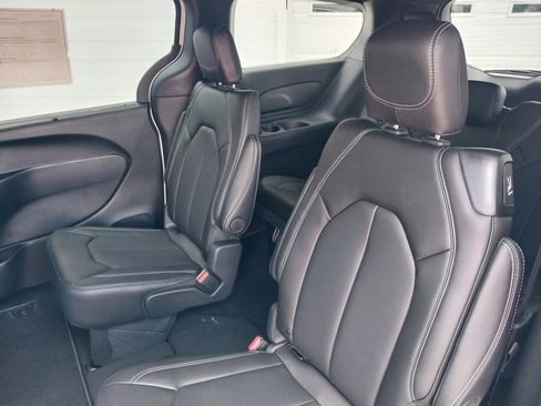 New 2026 Chrysler Voyager LX image 33