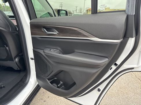 New 2026 Jeep Grand Cherokee Altitude AWD/4WD image 27