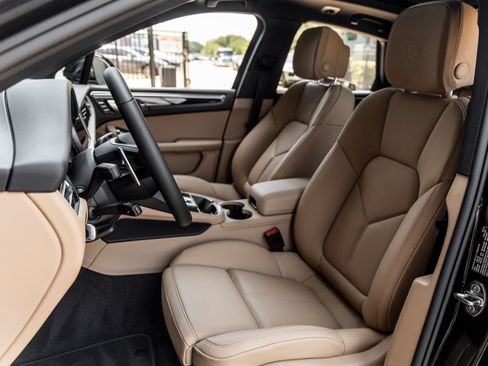 New 2026 Porsche Macan AWD/4WD image 5