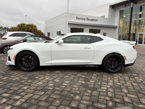 Used 2017 Chevrolet Camaro ZL1 image 10