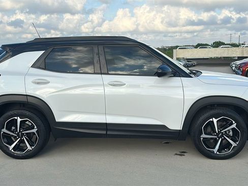 Used 2021 Chevrolet TrailBlazer RS w/ Sun and Liftgate Package image 14