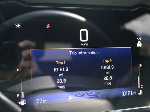 Used 2025 Chevrolet Trax RS w/ Sunroof Package FWD image 21