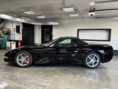 Used 2004 Chevrolet Corvette Convertible w/ Preferred Equipment Group RWD image 6