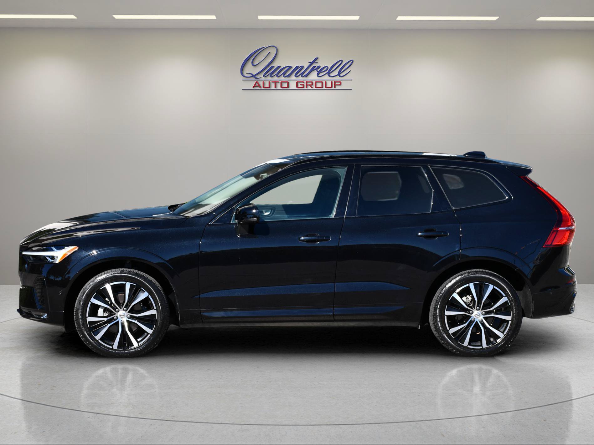 Certified 2024 Volvo XC60 B5 Plus w/ Protection Package Premier AWD/4WD image 7