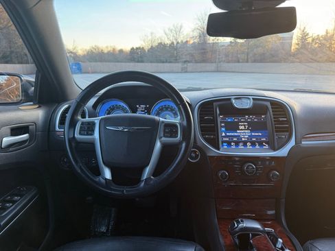 Used 2014 Chrysler 300 AWD w/ Driver Convenience Group image 24