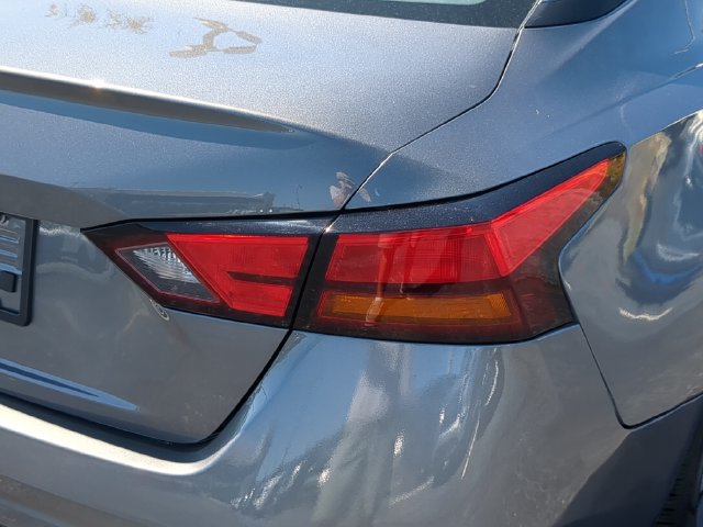 Used 2025 Nissan Altima 2.5 SV FWD image 11