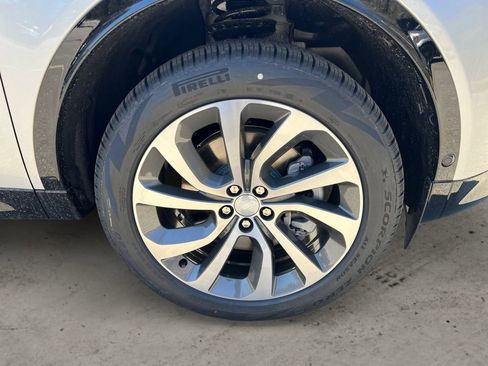 New 2025 Land Rover Discovery Sport Dynamic SE image 11