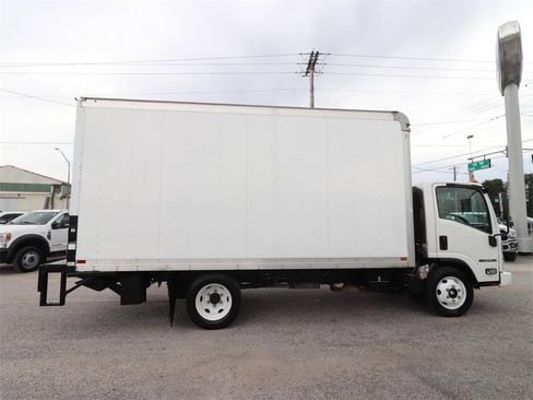 Used 2024 Isuzu NPR image 16