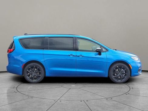 New 2026 Chrysler Pacifica Select AWD/4WD image 13