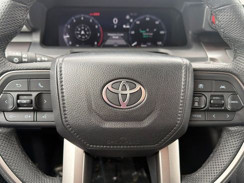 Used 2025 Toyota Tacoma TRD Sport AWD/4WD image 19