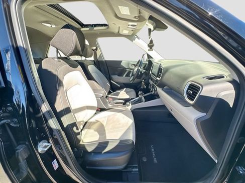 Used 2022 Hyundai Venue SEL FWD image 26