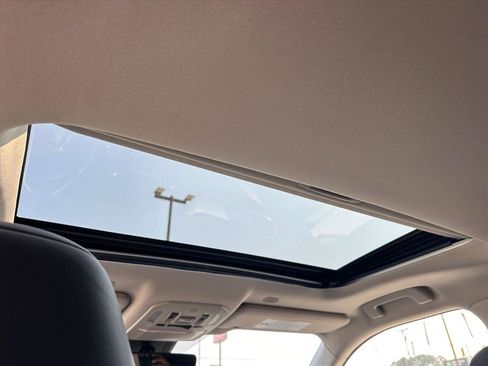 Used 2023 Toyota Highlander XLE image 11