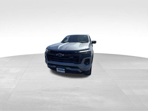 Used 2024 Chevrolet Colorado Z71 w/ Z71 Convenience Package 2 image 3