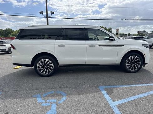 New 2026 Lincoln Navigator L Black Label AWD/4WD image 3
