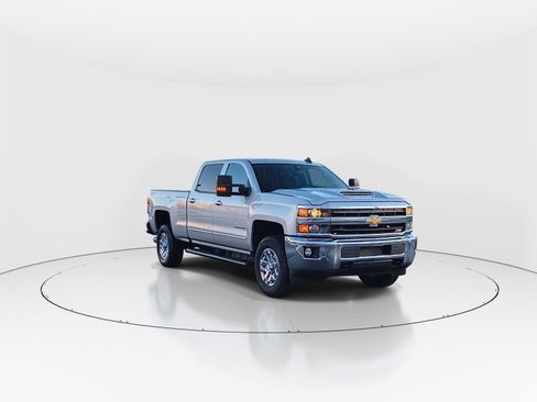 Used 2019 Chevrolet Silverado 2500 LT image 2