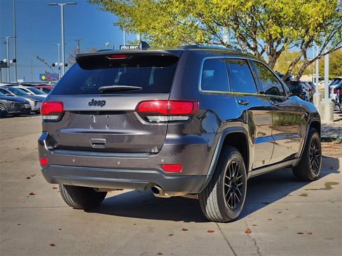 Used 2020 Jeep Grand Cherokee Laredo image 4