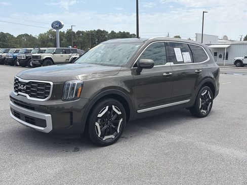 Used 2025 Kia Telluride S FWD image 2