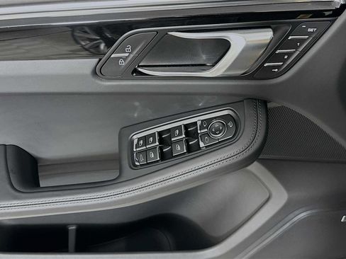Used 2026 Porsche Macan AWD/4WD image 11
