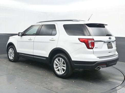 Used 2018 Ford Explorer XLT w/ Equipment Group 201A image 5