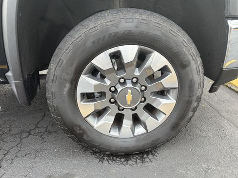 Used 2024 Chevrolet Silverado 2500 LT AWD/4WD image 8