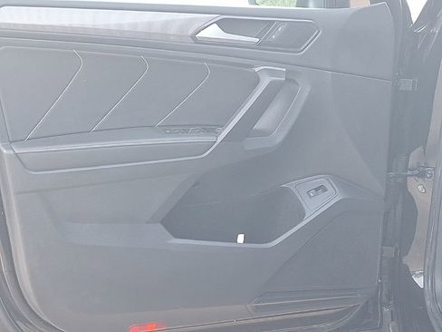 Used 2024 Volkswagen Tiguan SE image 27