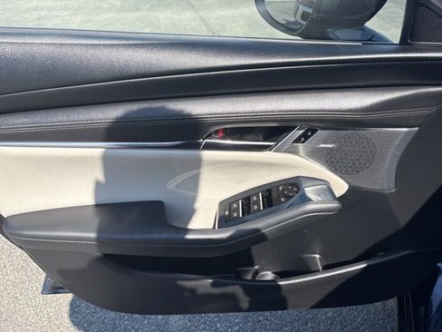 Used 2019 MAZDA MAZDA3 Hatchback w/ Preferred Package image 9