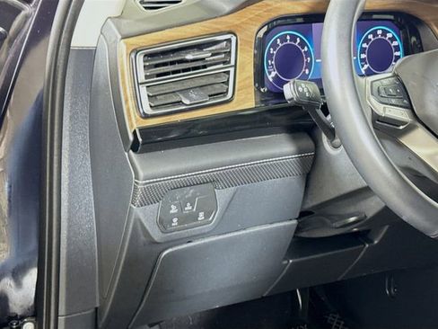 Used 2025 Volkswagen Atlas SE FWD image 8