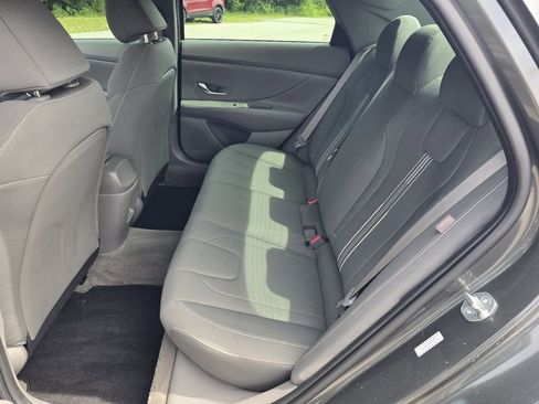 Used 2024 Hyundai Elantra SEL FWD image 11